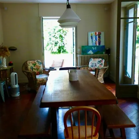 élégante Maison De Maître Avec Piscine Et Parc à Villa