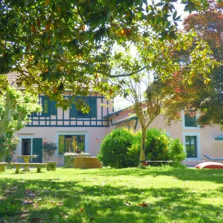 élégante Maison De Maître Avec Piscine Et Parc à Villa